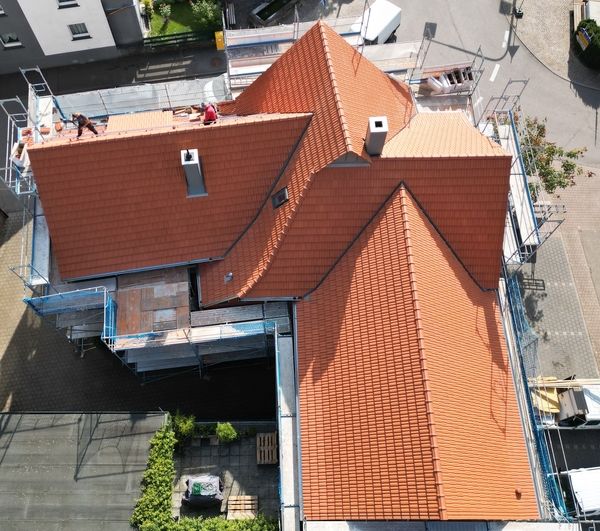 Gedecktes rotes Dach von oben